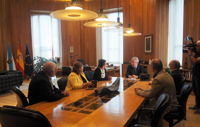 Visita institucional do Consello da Cultura Galega ao Parlamento logo da reelección da presidenta